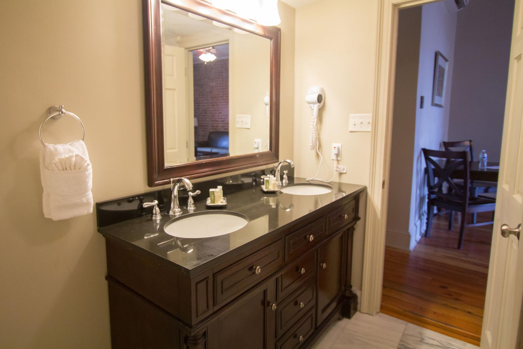 Inn On St. Peter, A French Quarter Guest Houses Property Nowy Orlean Zewnętrze zdjęcie